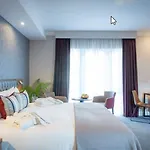 Talbot Hotel 4*